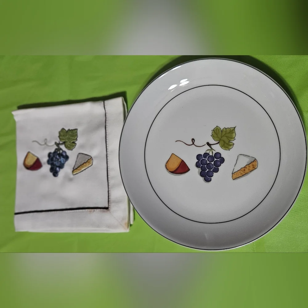 Crate&Barrel White Cocktail Napkin